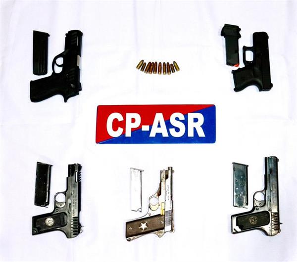 amritsar police uncovers illegal weapons module from across the border